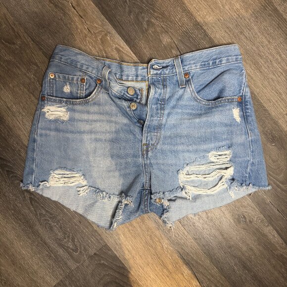 Vintage Levi’s 501 distressed Cutoff Shorts Classic light wash - 28 - Picture 3 of 4